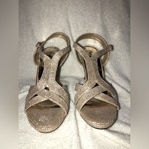 Pierre Dumas size 6.5 champagne gold heels